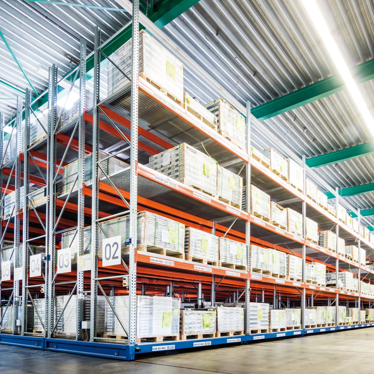 META MULTIBLOC pallet racking with electric motor drive
